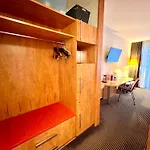 Naehe Frankfurt Messe Mit Netflix Und Balkon Frankfurt am Main