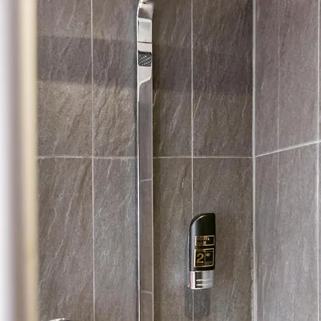 Naehe Frankfurt Messe Mit Netflix Und Balkon * フランクフルト