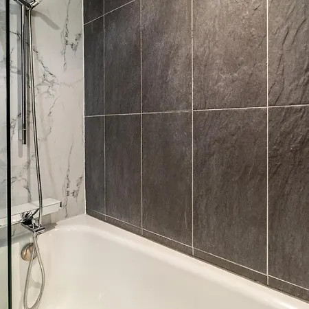 Naehe Frankfurt Messe Mit Netflix Und Balkon フランクフルト